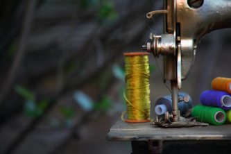 Правильная регулировка натяжения нитей и настройка строчки